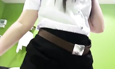 นักศึกษาสาวอวบทำงานดี เสียงไทยชัดเจน