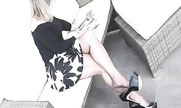 Isabella: Alluring Nylon Footjob