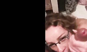 My Roommate's Nerdy Girlfriend Gives Me a Deep Throat in the Bathroom