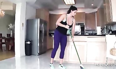 Alison Tyler fickt als deutsche Magd