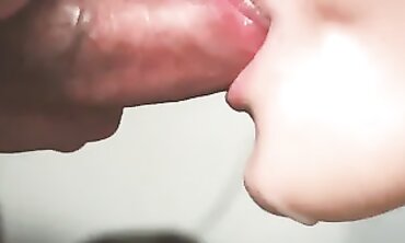 Close-Up Amateur Blowjob With Slow Movements And Cumshot