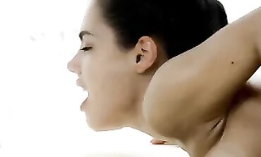 Apolonia Lapiedra Gets Cunnilingus and Handjob During Massage