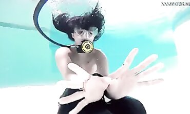 Brita Piskova Underwater Pool Masturbation