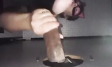 MILF Mom Returns for Gloryhole Creampie
