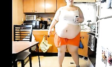 SSBBW Chugs Beer