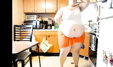 SSBBW Chugs Beer