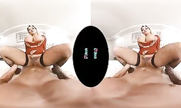 Anna Nicole West Takes Quinton James in VR