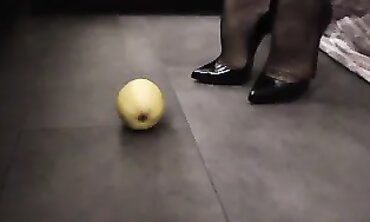 Apple and Sexy in Louboutins: Jaw-Dropping Bimbos Demand Attention