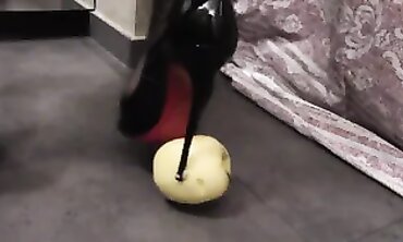 Apple and Sexy in Louboutins: Jaw-Dropping Bimbos Demand Attention