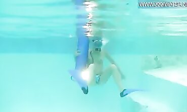 Minnie Manga Rides a Vibrator Underwater in the Pool