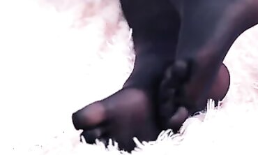 Arya Grander's Toes in Stockings: Close-Up Foot Fetish