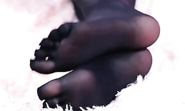 Arya Grander's Toes in Stockings: Close-Up Foot Fetish