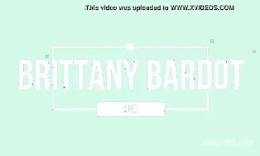 Brittany Bardot & Sharlotte Thorne: Deep Anal Fisting