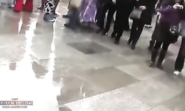 Oeffentlicher Arsch beim Koelner Rosenmontag Karneval gefick