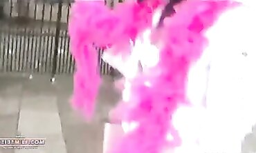 Oeffentlicher Arsch beim Koelner Rosenmontag Karneval gefick