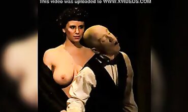 Gorgeous Argentine MILF Cayetina Shows Off Her Natural Beauty