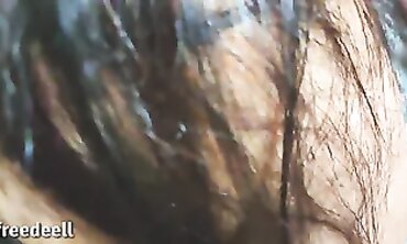 दोस्त की माँ को मनाकर किया सेक्स