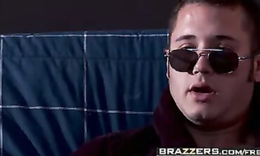 Jenna Presley & Danny Mountain: Uniformed Bathroom Fun