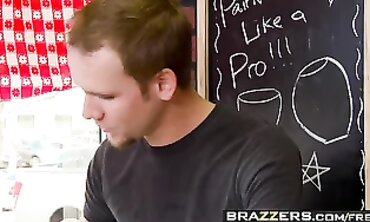 Joslyn James and Sonny Hicks: Busty Mommy Bathtub Sex