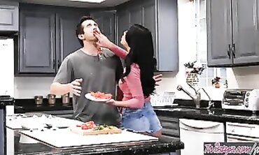 Gina Valentina & Donnie Rock: Food Struggle Ravage