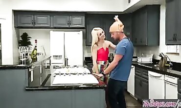 Elsa Jean Saves Thanksgiving