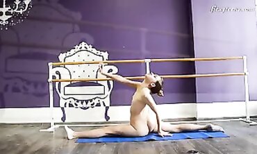Nude Julia Fiatal Shows Off Her Plasticity On Camera