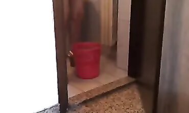Al Club Con La Cavigliera: Milf Latina In High Heels