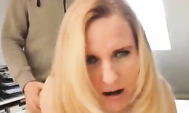 Heise Deutsche MILF Bekommt Morgendlichen Creampie