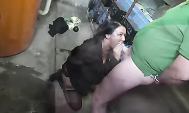 Anna von Freienwalde: Geile Schornsteinfegerin mit Ass2Mouth