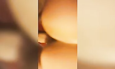 Жесткий кунилингус проститутке с кончаком в киску