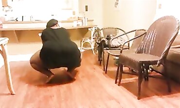 Beauty & Nice: Adorable BBW Dance Showcasing Her Big Ass