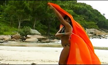 This Dark-Skinned Crevice Likes The Tropical Islands