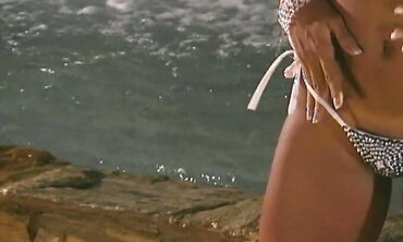 Crazy Dark Skinned Island Dame Gets Banged Outside