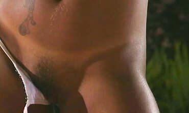 Crazy Dark Skinned Island Dame Gets Banged Outside