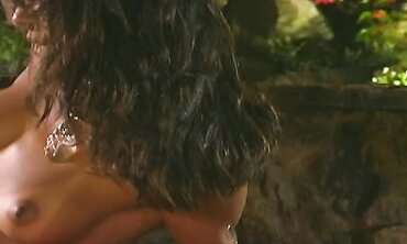 Crazy Dark Skinned Island Dame Gets Banged Outside