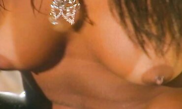 Crazy Dark Skinned Island Dame Gets Banged Outside