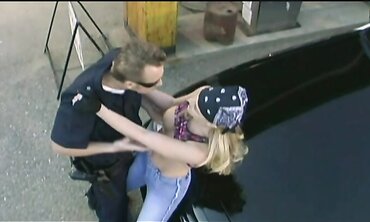 Super-Naughty Mechanic Has A Mind-Blowing Assets And She Luvs To Be Humped On Top Of Vans