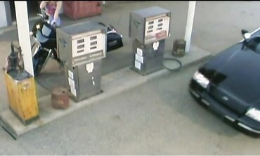 Super-Naughty Mechanic Has A Mind-Blowing Assets And She Luvs To Be Humped On Top Of Vans