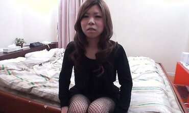 Emiri Mizusawa Takes A Wet Explosion In Her Chinese Labia
