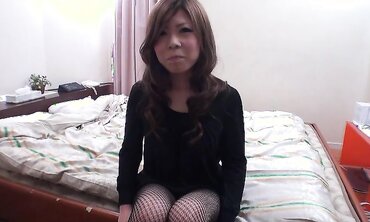 Emiri Mizusawa Takes A Wet Explosion In Her Chinese Labia