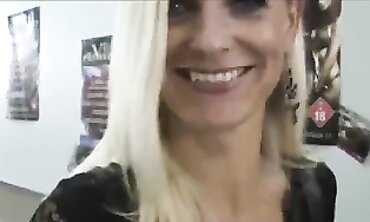 Dirty Tina: Schmutziger Gonzo-Fick mit reifer Frau