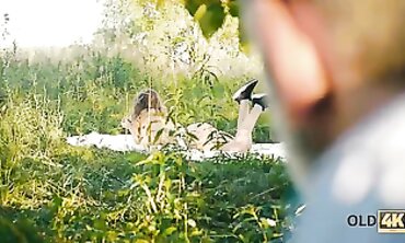 Blinding Bookworm Takes Mature Load in 4K Outdoor Session