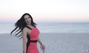 Jadan Snow Shows Off Her Boobs While Masturbating
