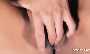 Ultra-cutie Fledgling Jin Give Herself An Explosive Climax
