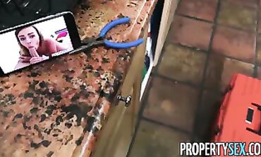 Slim Rental Agent Takes Handyman's Huge Dick