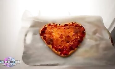 Ich will dein Sperma fuer mein Pizzabelag