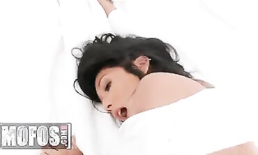 Ally Berry Gets Boinked by Xander Corvus in Hardcore POV