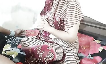 देसी अवनी को डोंगी बाबा ने चोदा role have fun साफ हिंदी आवाज
