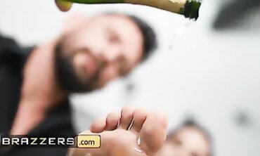 Brazzers - stunner Dark Hair Desiree Dulce getting herself a Ample