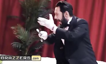 Thicc Housewife Luna Star Drills the Magician